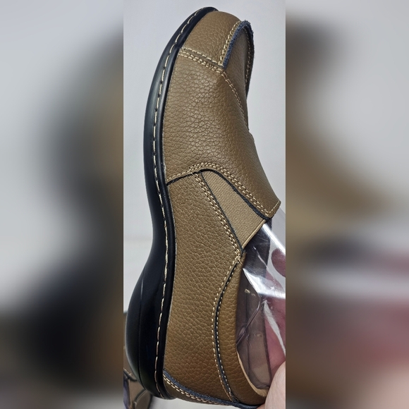 Terrikat Women's Classic Leather Loafers Slip-On Comfort Walking Sz 7.5 Khaki - Picture 7 of 13